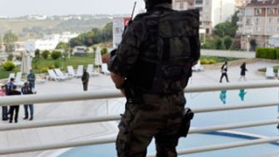 Havuz başında yakalandı !