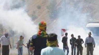 Hakkari'de yol kapattılar !