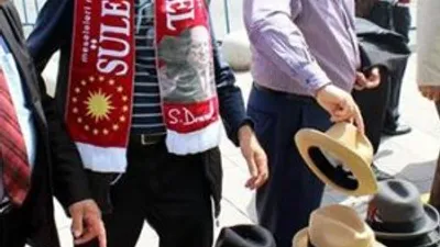 Çuvalla fötr şapka sattı