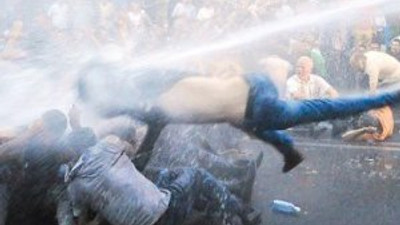 Halk sokakta ! Protestocular vazgeçmiyor
