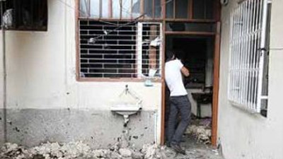 Polis küçük kıza cinsel organını gösterdi !