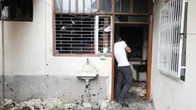 Polis küçük kıza cinsel organını gösterdi !