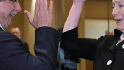Clinton, Davutoğlu için bakın ne demiş