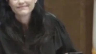 Hakim ortaokul arkadaşını yargıladı