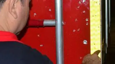Yangına giden itfaiyeye saldırı şoku