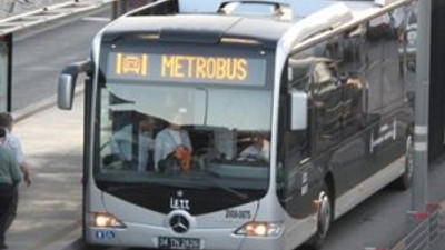 Metrobüs yolu yenileniyor