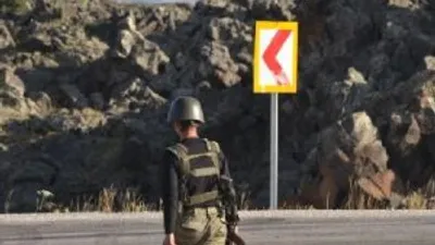 Çatışıp mağaraya kaçtılar !