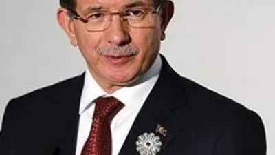 Davutoğlu'na zor soru: IŞİD ile savaşa neden geç katıldınız ?
