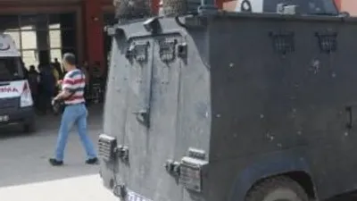 PKK yandaşları polise saldırdı: Yaralılar var