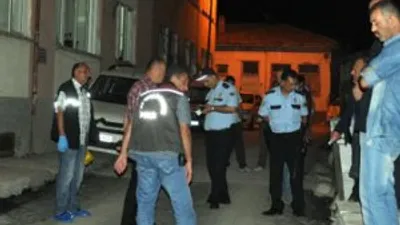 Babasının boğazını satırla kesti !