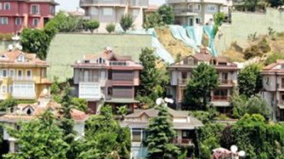 Ünlü oyuncu şokta ! Evi her an yıkılabilir