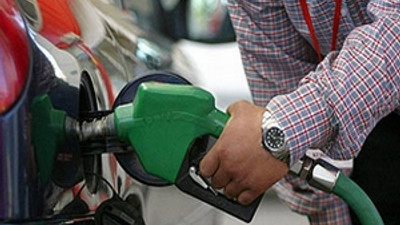 Dünya benzini indirdi, Türkiye üstüne yattı !