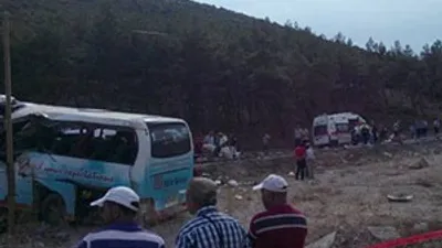 Tur otobüsü takla attı: 4 ölü