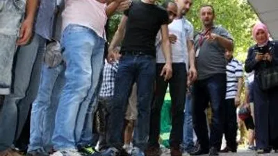 Bomba paniği fotoğraf çekme yarışına döndü