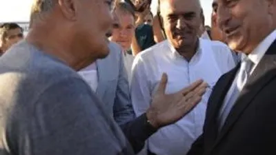 Bakan Çavuşoğlu ve Baykal arasında esprili diyalog