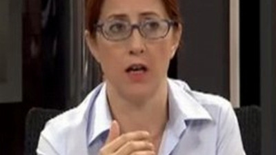 Milliyet iki köşe yazarını kovdu !