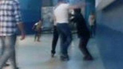 Metroda Suriyeli çocuğa dayak