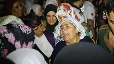 Şehit polisin evinde Kürtçe ağıt
