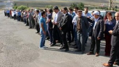 Yeni bakanı böyle karşıladılar !