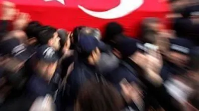 Şehit yarbayın evine ateş düştü !
