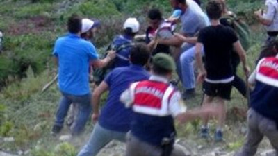 Rize'de köylüler askere saldırdı