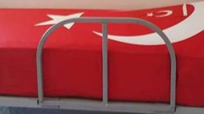 Dağlıca şehitlerinin yatağına Türk bayrağı