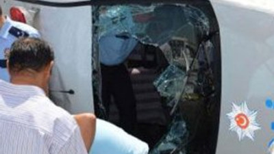 Polis aracı  takla attı: 2 yaralı