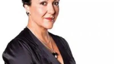 Ünlü oyuncu 54 yaşında anne oldu !