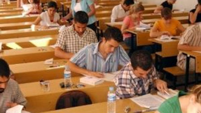 Türk üniversiteleri dökülüyor ! İ