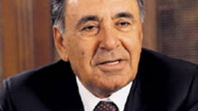 Şok manşet: Aydın Doğan'a kelepçe taktılar !