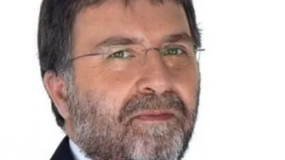 Ahmet Hakan'a evinin önünde saldırı