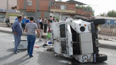 Diyarbakır'da polisler kaza yaptı !