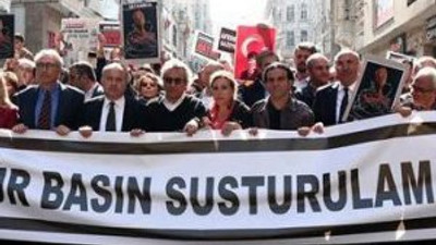 Gazeteciler sokağa çıktı !