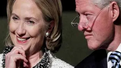 Hillary, Bill Clinton'u fena dövmüş !