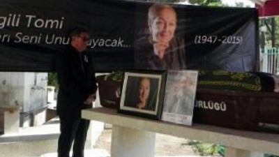 Ünlü tiyatrocu son yolculuğuna uğurlandı