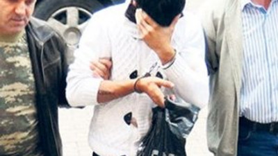 Evlere girip, cinsel organını gösterdi !