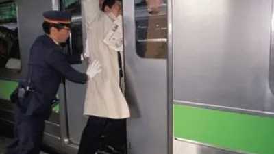 Japonlar metroya böyle biniyorlar !