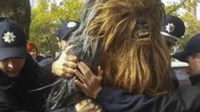 Polis bu kez onu gözaltına aldı !
