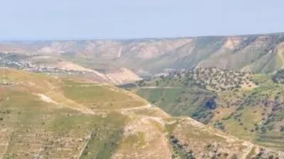 Paraşütle İsrail'den Suriye'ye geçti