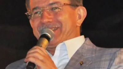 BAŞBAKAN DAVUTOĞLU'NDAN ZAFER KONUŞMASI