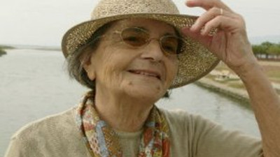 Ünlü şair hayatını kaybetti