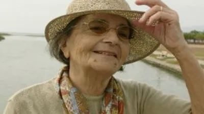 Ünlü şair hayatını kaybetti