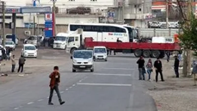 Araçlarla barikat kurdular !
