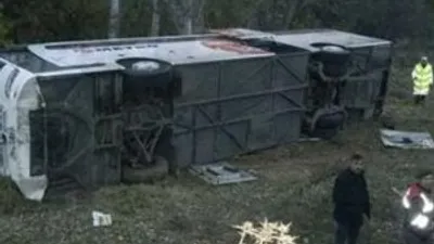 Yolcu otobüsü devrildi: 1 ölü, 41 yaralı
