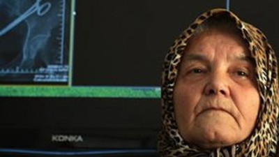 Karnındaki makasla 5 yıl yaşadı !