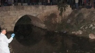Deredeki cesedi duyan koştu !