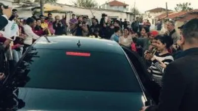 Kırmızı plaka Roman çadırında