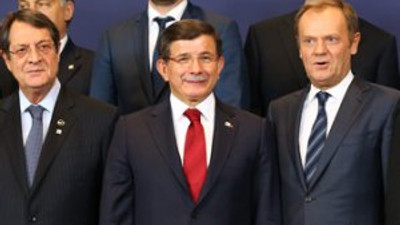 ''Davutoğlu ile yan yana olmak için yer...