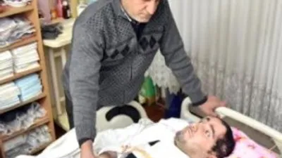 Felçli gencin kolunu kırdı !