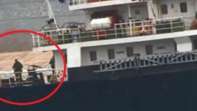 Rus gemisi şimdi de tüfekle geçti !